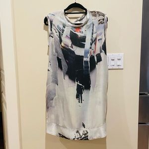 BNWT sleeveless shift dress with side slit pockets. Size Medium